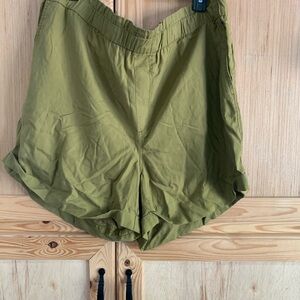 New with tags LOFT Olive Green Women's Paperbag Waist Cuffed Shorts XL